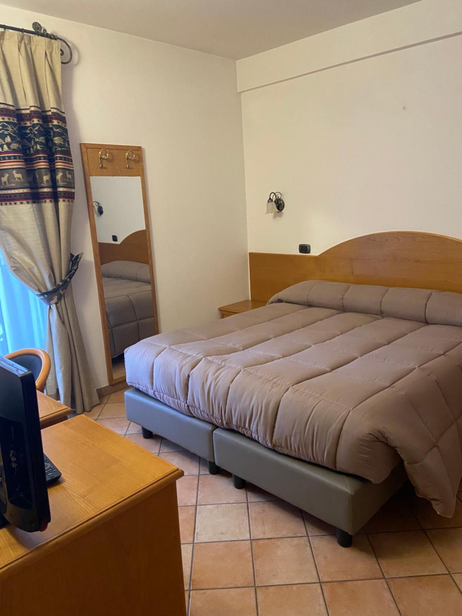 Hotel Mille Pini Ovindoli Esterno foto